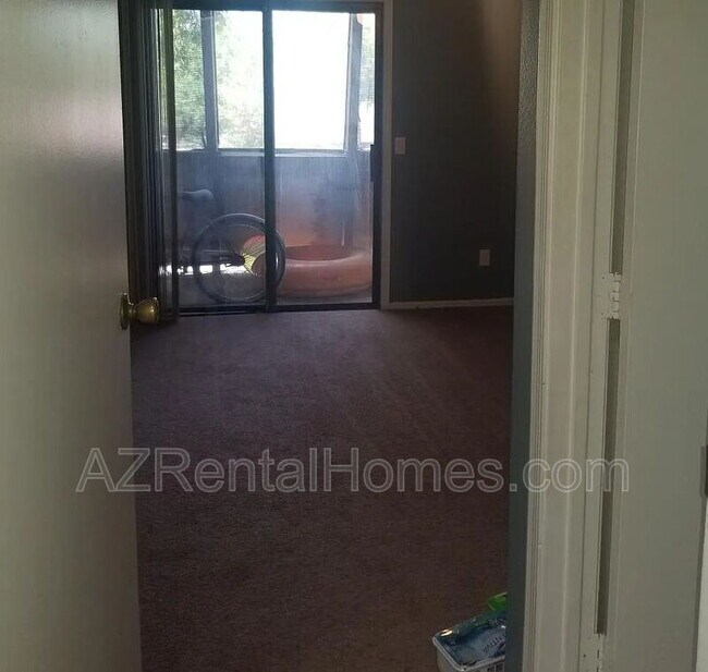 Building Photo - 615 W 13th St