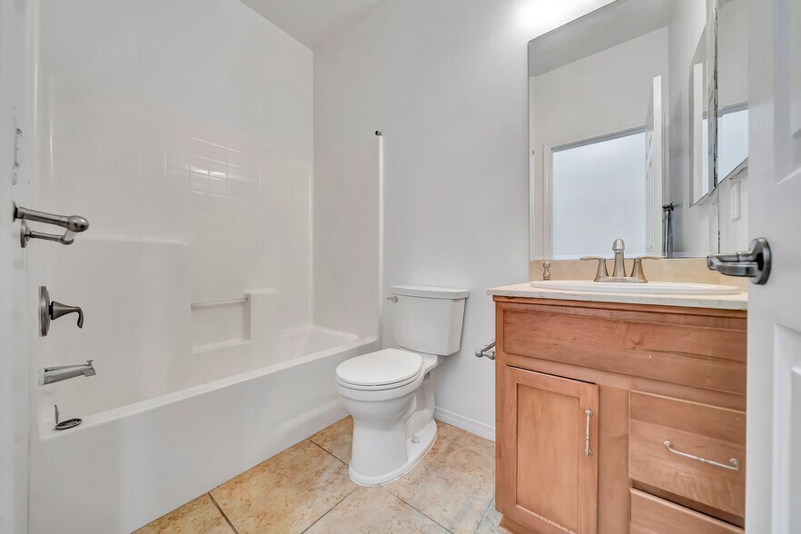 Building Photo - 23904 Calle del Sol Dr