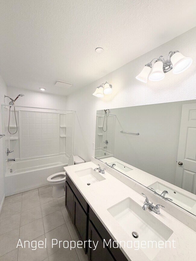 Building Photo - 425 Fuchsia Ct