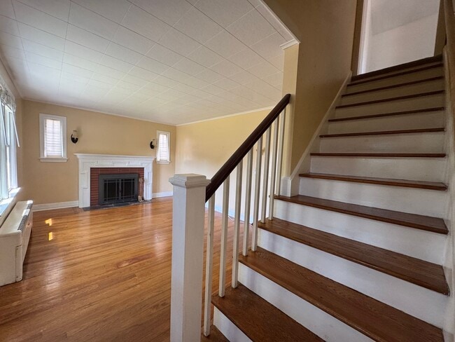 Building Photo - Adorable Single Family Home In Southeast P...