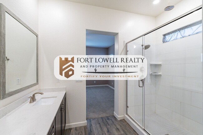 Building Photo - 3 Bedroom, 2 Bath Home near South Mountain!!