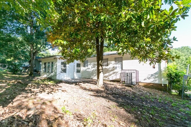 Building Photo - Massive Renovated 5BR/3BA Home with Baseme...