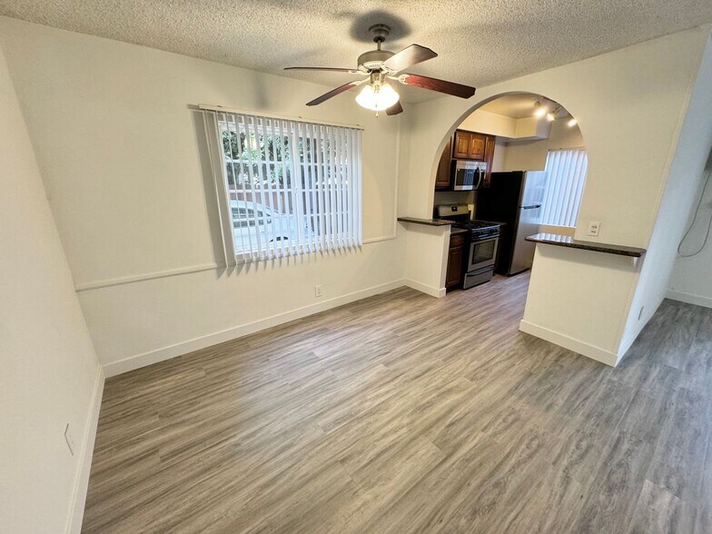 Building Photo - 3728 S Bentley Ave