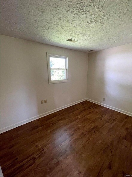 Building Photo - 415 N Kimble Dr