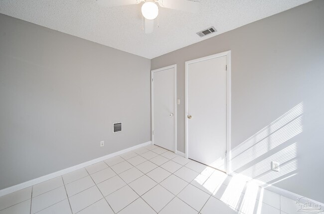 Building Photo - 7010 E Oakfield Rd