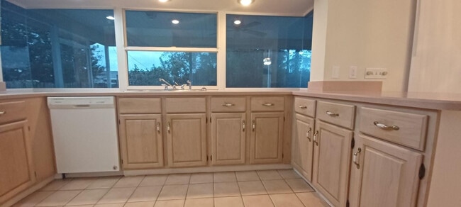 Building Photo - 150 NW Byron St