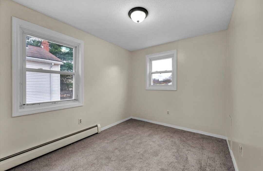 Building Photo - 18 Chalmers St