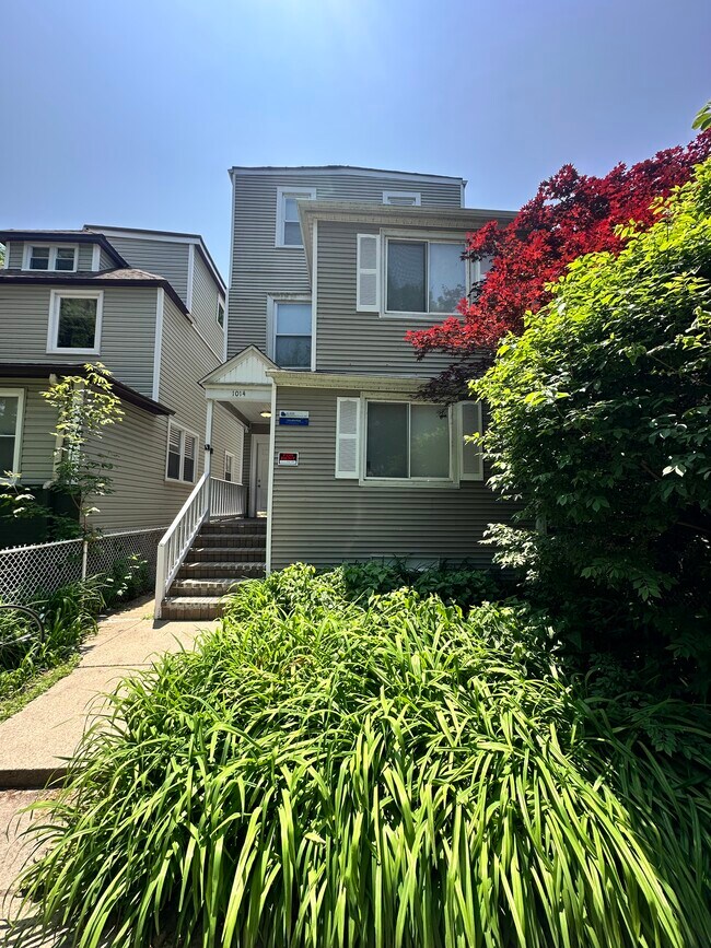 Building Photo - 1014 Garnett Pl