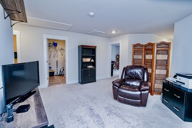 Building Photo - 111 Rosecroft Dr