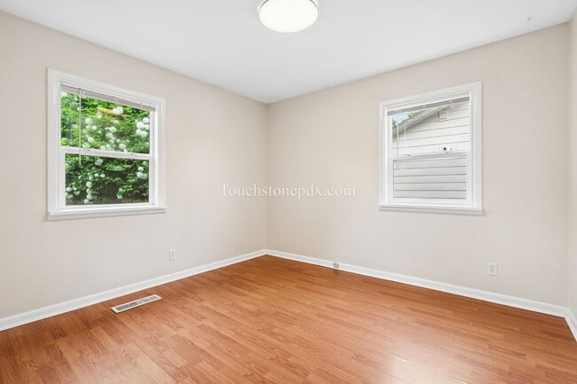 Building Photo - Updated NE Portland Home w/Fenced Yard and Upgrades!
