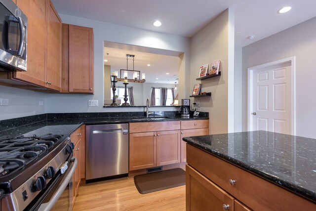 Building Photo - 4656 N Lamon Ave