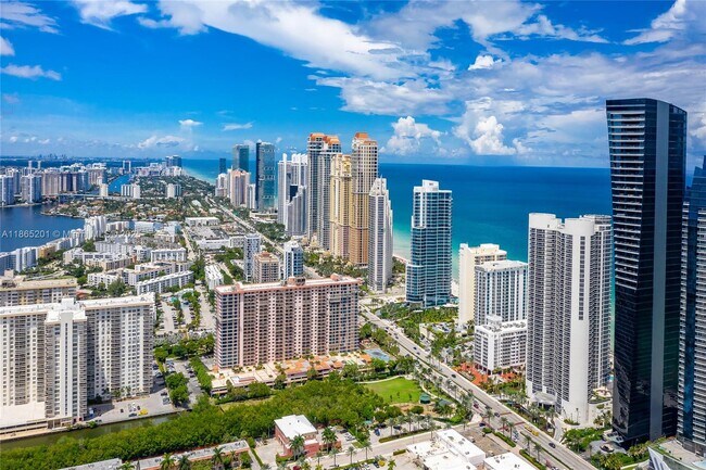 Building Photo - 17201 Collins Ave