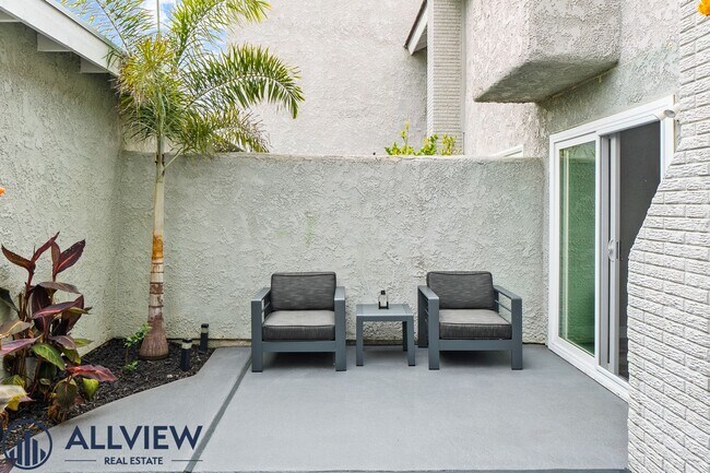 Building Photo - Highly Upgraded, Large Condo in Huntington Beach!