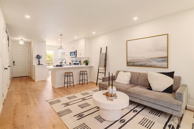 Building Photo - 3802 Southway Dr