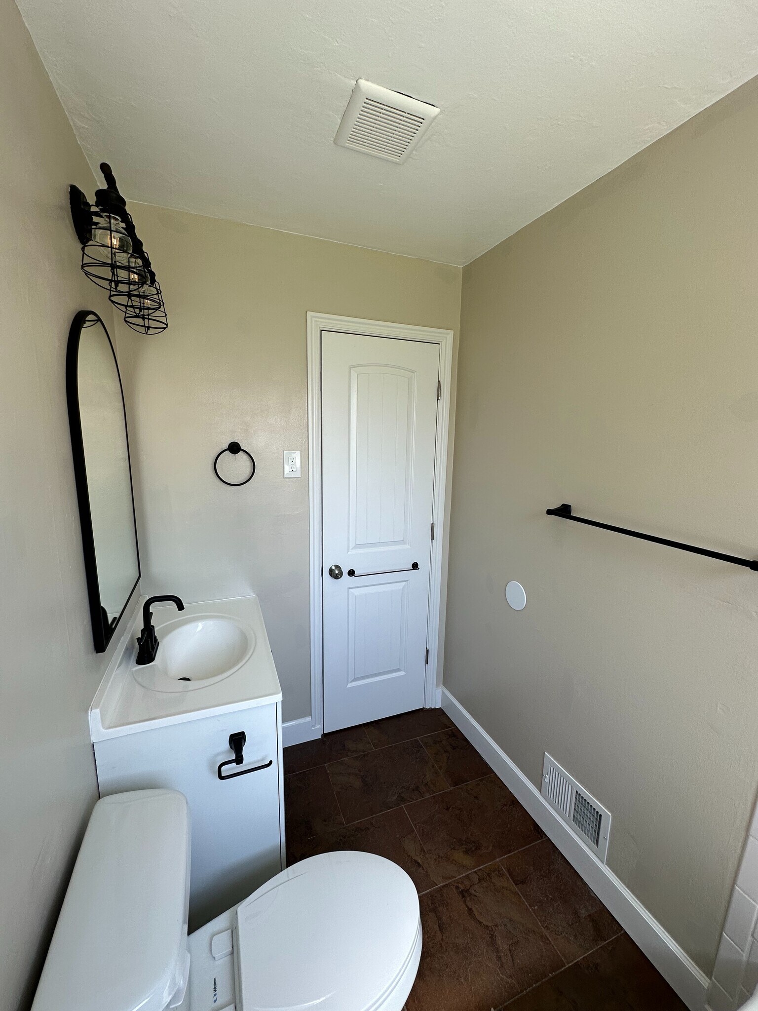 Building Photo - 1463 W Arapahoe Ave