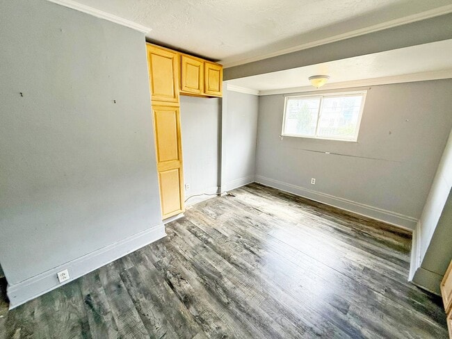 Building Photo - 3 BED 1 BATH BEAUTIFUL SINGLE FAMILY HOME ...