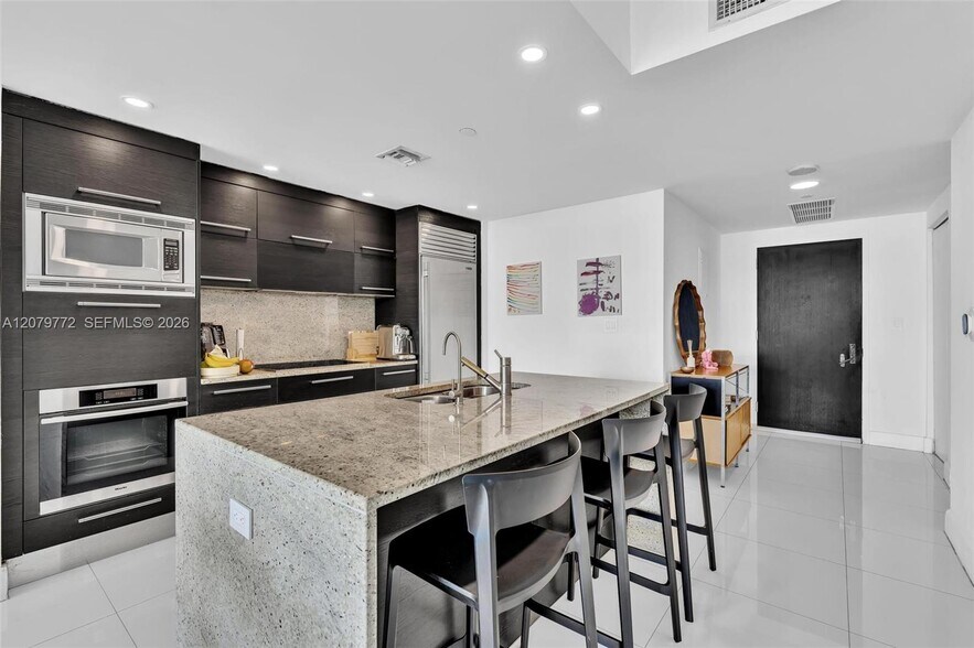 Building Photo - 900 Biscayne Blvd