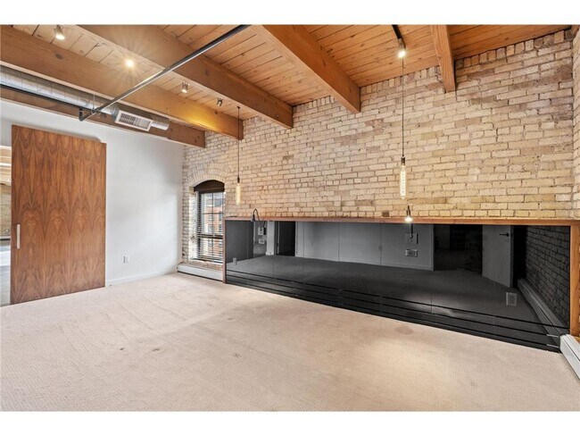 Building Photo - 404 N Washington Ave