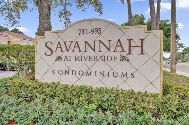 Building Photo - 949 Riverside Dr