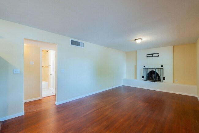 Building Photo - 2333 E Drachman St
