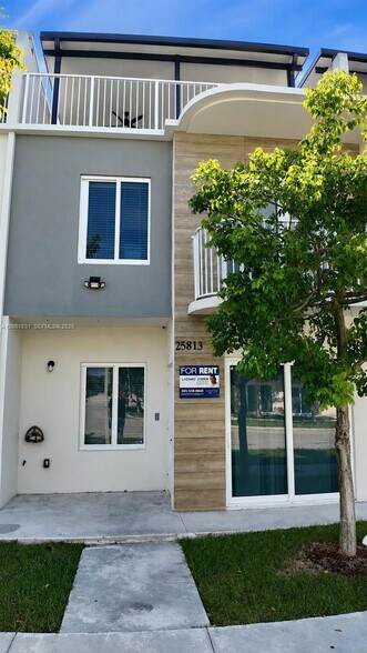 Building Photo - 25813 SW 144th Ave