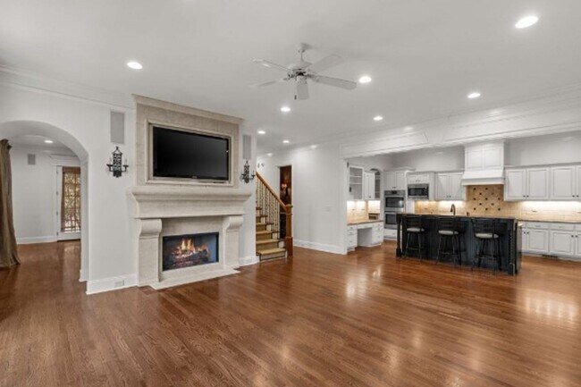 Building Photo - Impeccable Green Hills Home