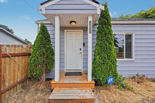 Building Photo - 14917 W Thorne Ln SW