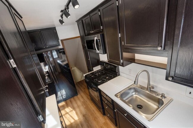 Building Photo - 1403 K St SE