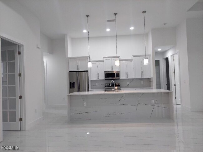 Building Photo - 4011 NW 38th Ln