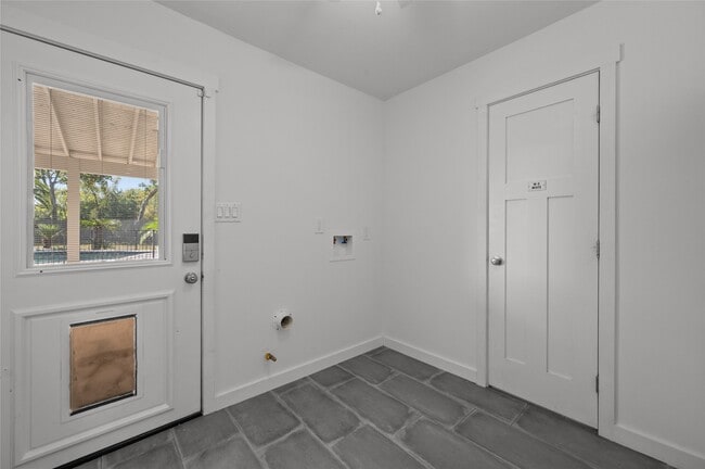 Building Photo - 4702 Bayou Vista Dr