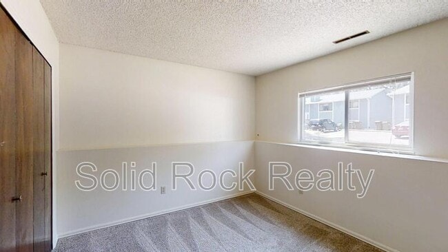 Building Photo - 445 Van Buren St