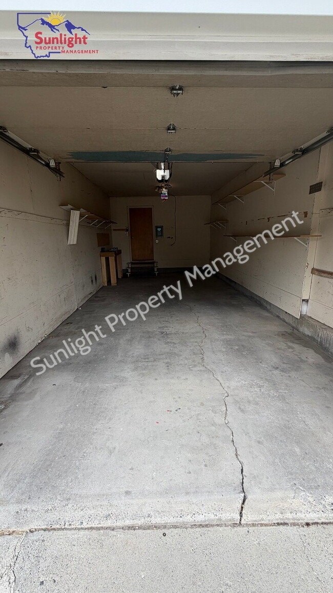 Building Photo - Spacious 2 Bedroom, 1 Bath Duplex with Garage and Laundry Room