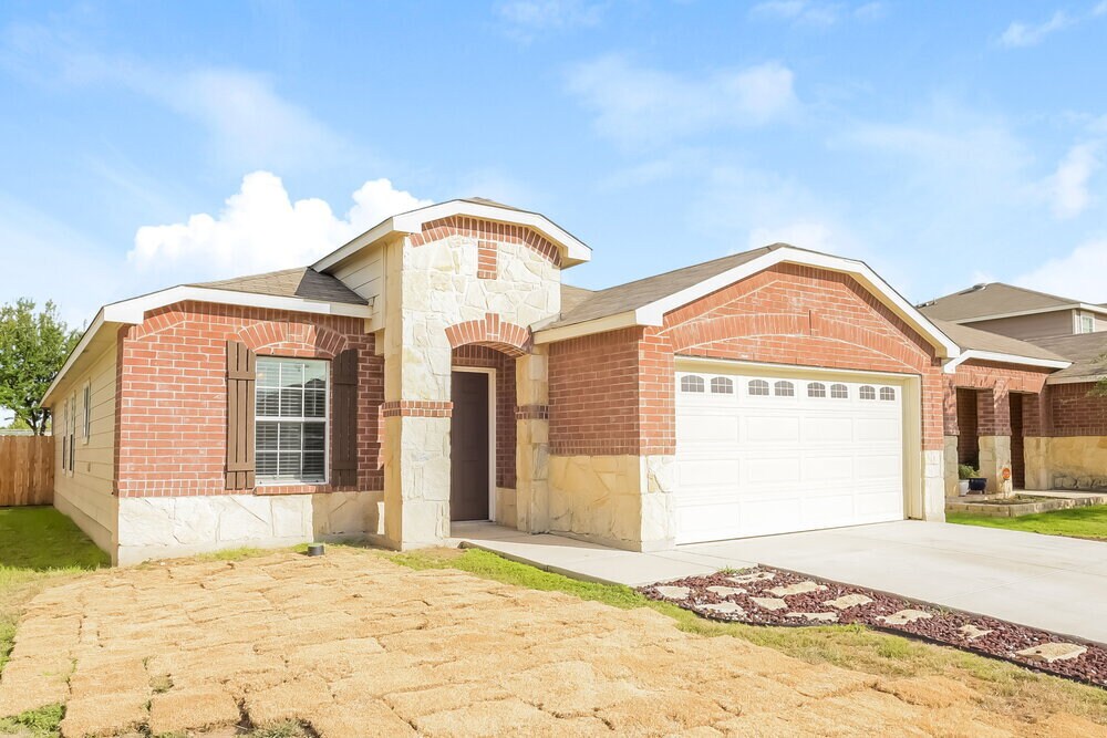 Building Photo - 8963 Oakwood Park