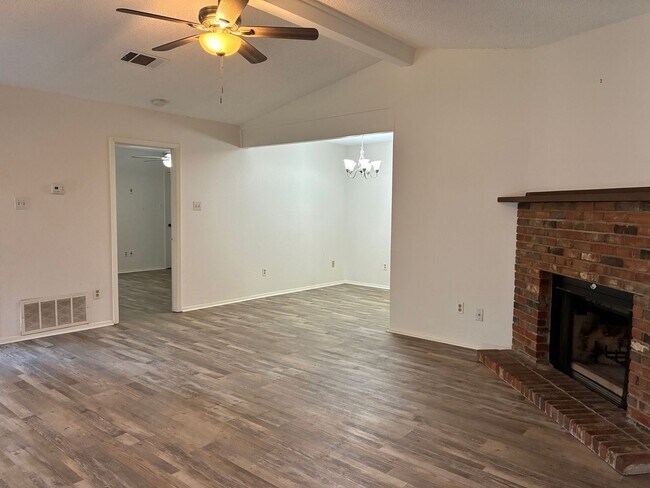 Building Photo - Completely Updated Home – Move In and Enjoy Modern Comfort!