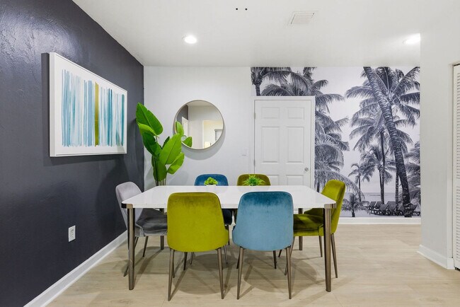 Building Photo - 6715 NE Miami Pl