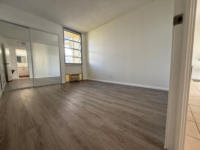 Building Photo - Newly Renovated 2 Bedrooms, 2 Full Baths with Parking at Century West
