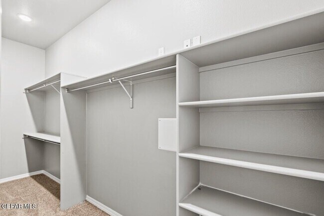 Building Photo - 913 Ada Ln