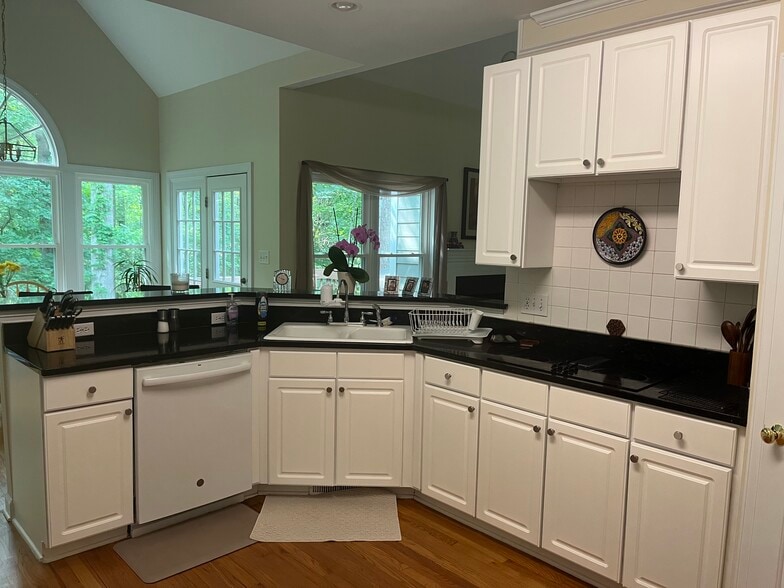 Access to shared kitchen - 209 Cates Farm Rd