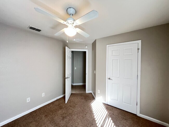Building Photo - You’ve Found IT! Your Next Home! 4 Bedroom, 2 Bathroom in Ocala — $500 Off a Month’s Rent!!!