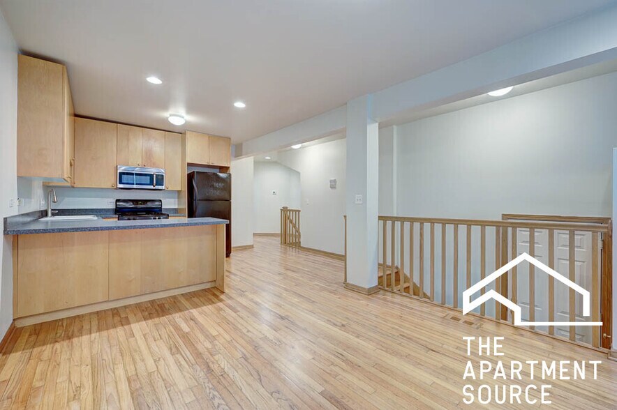 Primary Photo - 1446 N Leavitt St