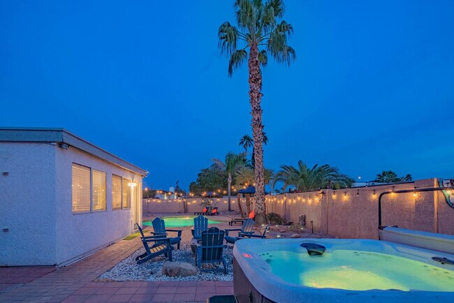 Building Photo - 6411 E Thunderbird Rd