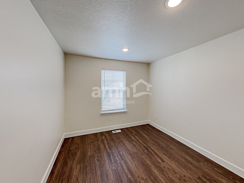 Building Photo - 2344 Surry Way