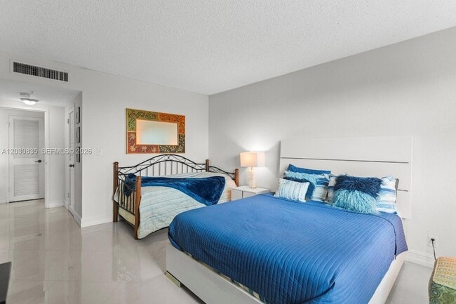 Building Photo - 2501 S Ocean Dr