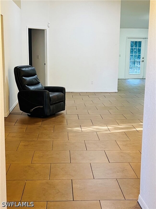 Building Photo - 3280 2nd Ave SE