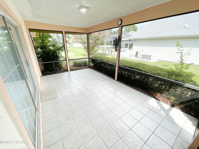 Building Photo - 2011 Beaver Creek Dr