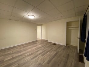 Building Photo - Spacious 2BR House with off street parking!