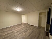 Building Photo - Spacious 2BR House with off street parking!