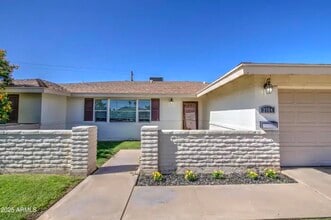 Building Photo - 2704 S Terrace Rd