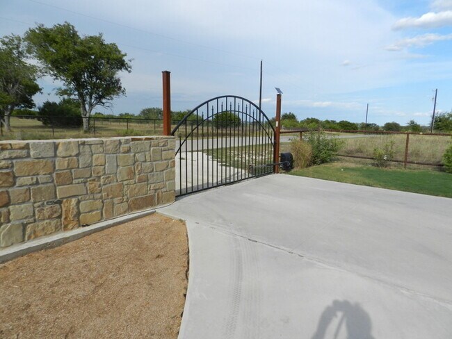 Building Photo - 2/2 Stone Stand Alone Apartment - RV HOOK ...