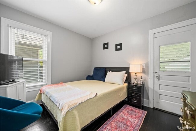 Building Photo - 242 W Webster St